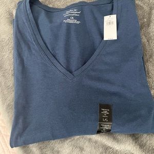 Banana Republic Vneck long t shirt